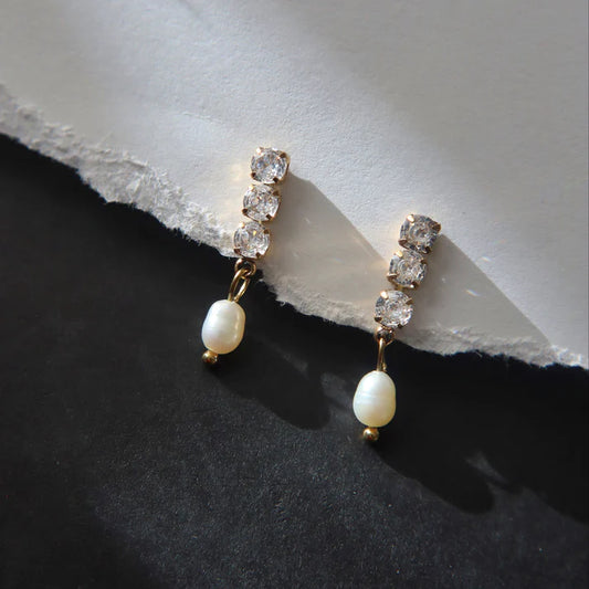 Éclat Pearl Drop Earrings