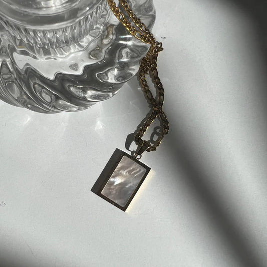 Éclat Mother of Pearl Necklace